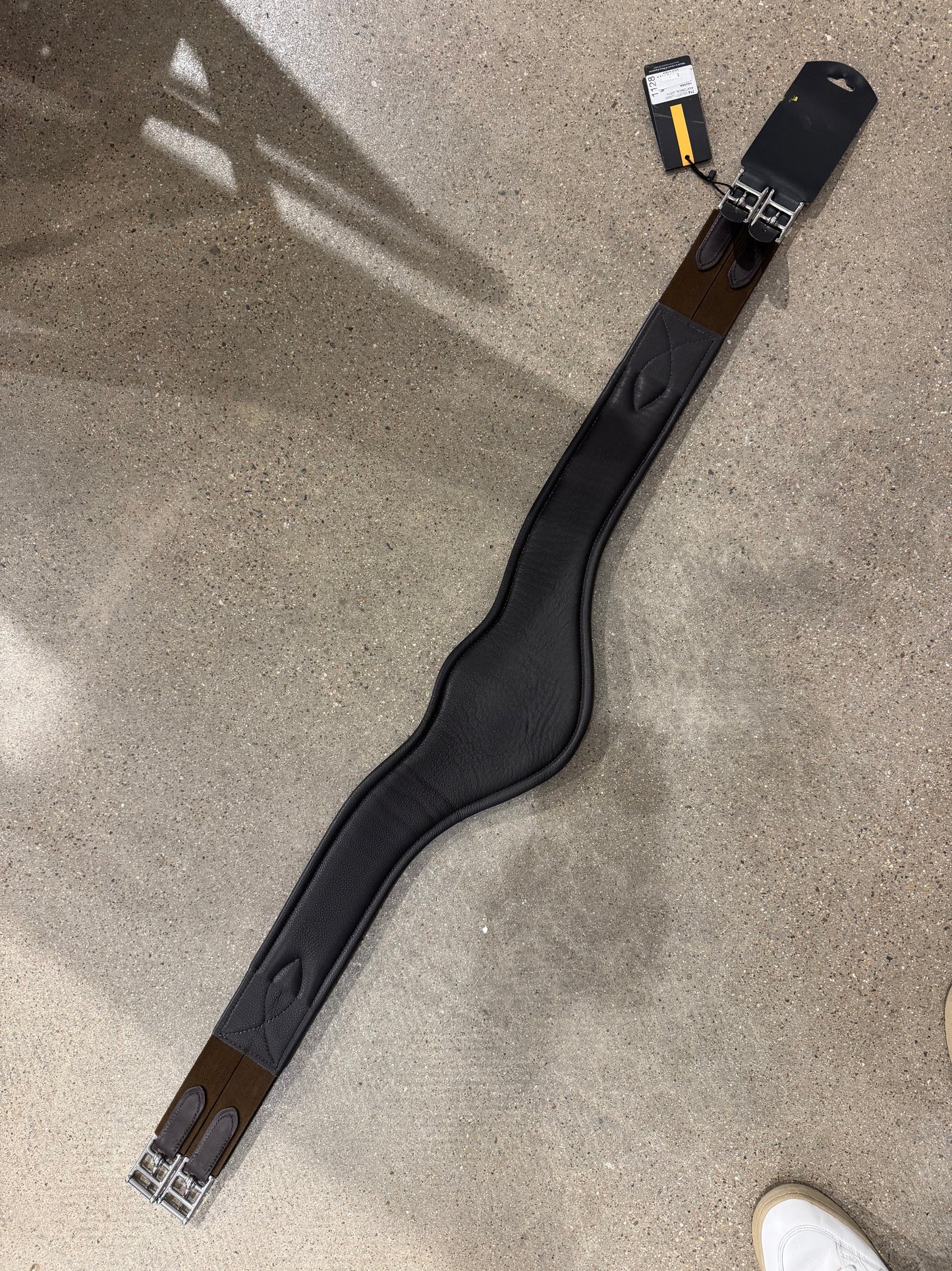 Shires Velociti Lusso Anatomical Girth - Premium Ergonomic Padded Leather Horse Girth