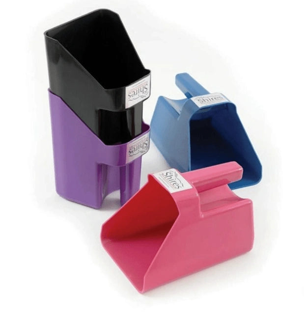 Shires Plastic Large Feed Scoop - 2 Quart 87889 - Hooves and Paws