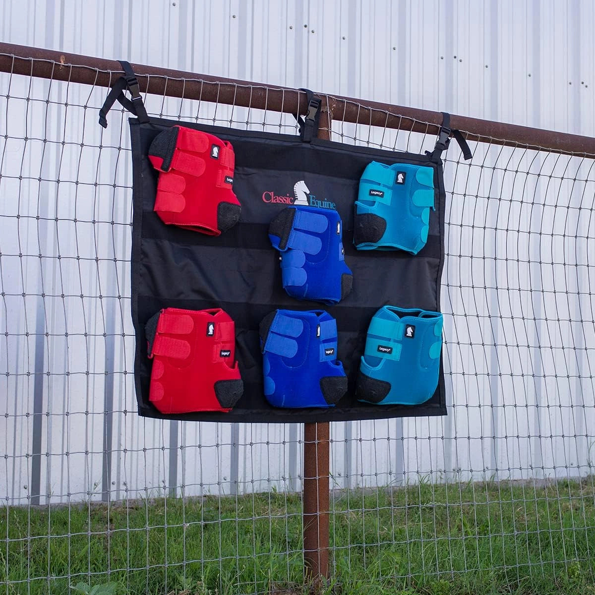 Classic Equine Hanging Wash Rack - Hooves and Paws