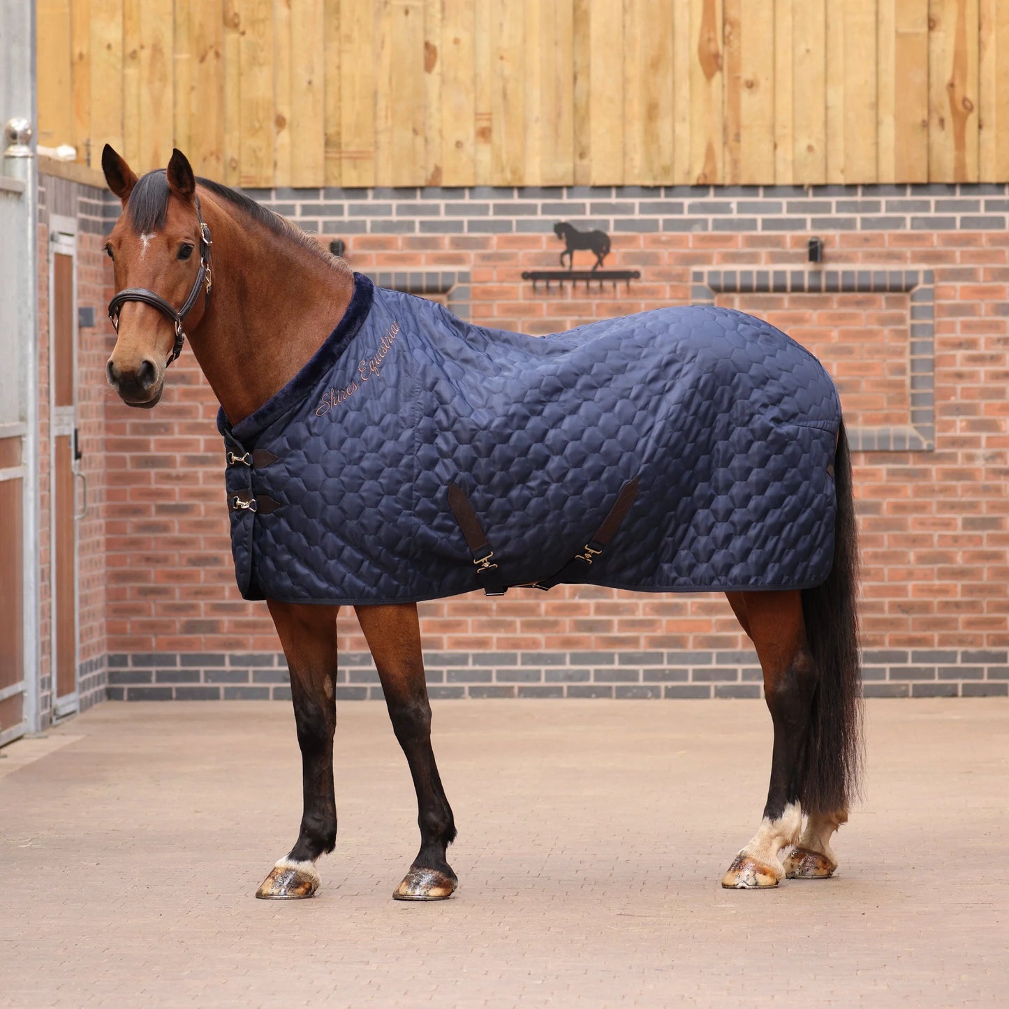 Shires Deluxe Quilted Rug - Premium Horse Stable Blanket for Superior Warmth and Comfort